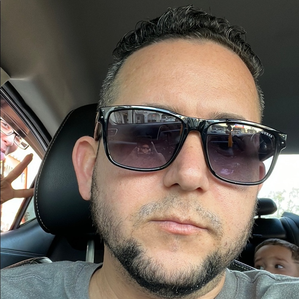 Meet your Posher, Luis
